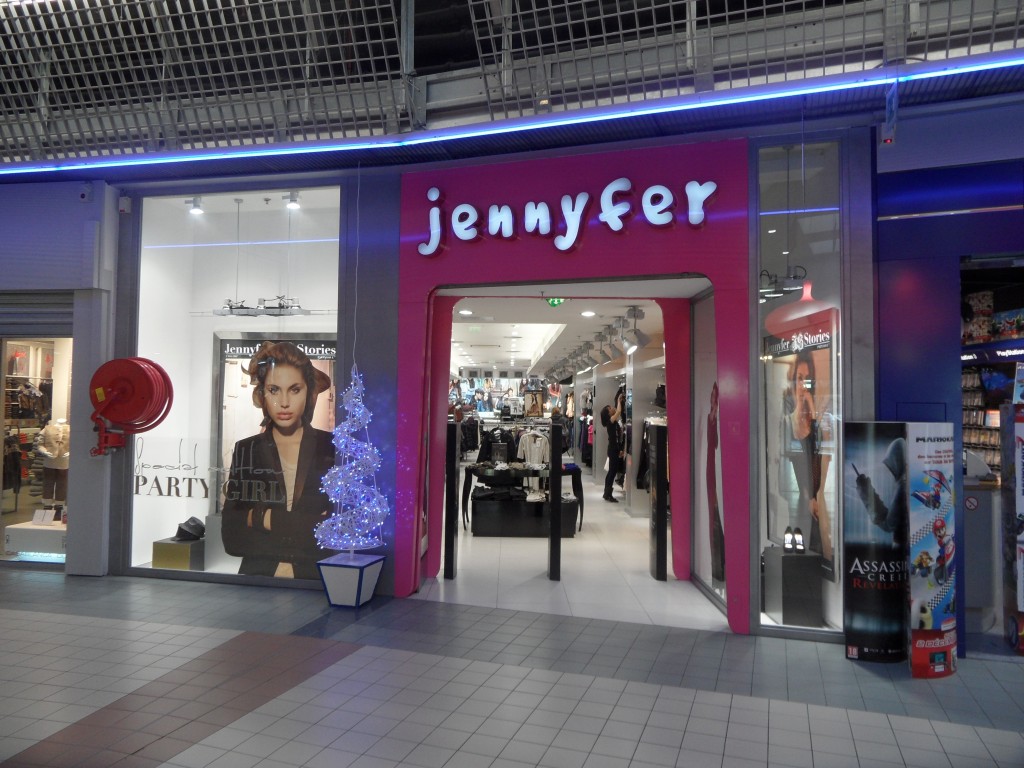 JENNYFER LA ROCHE SUR YON façade